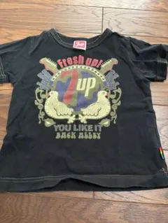 7UP グラフィックTシャツ 110サイズ ブラックのサムネイル