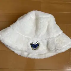 ホワイトバケットハット 蝶の刺繍