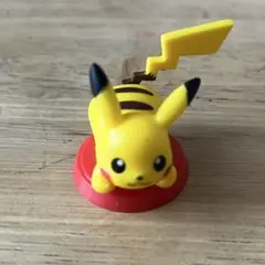 ポケットモンスター　旅立ちの3匹　ピカチュウ　チョコエッグ