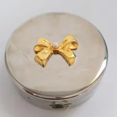 《値下げOK》MIKIMOTO リボンモチーフ　コンパクトミラーのサムネイル