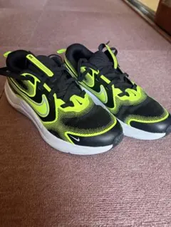 Nike ブラック/イエロー スニーカー