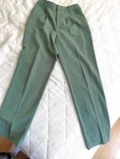グローブくすみグリーン ストレートパンツ Lサイズのサムネイル