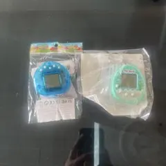 たまごっちのような電子ゲームキーホルダー2個