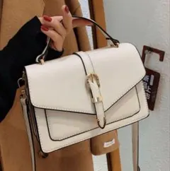 ホワイトショルダーバッグ フラップ式 ハンドバッグ　ショルダーバッグ　shein