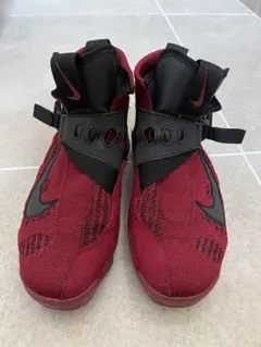 NIKE 赤黒 ハイカットスニーカー