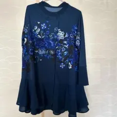 美品 TOKUKO 1er VOL 花柄 チュニック ブラウス 青 9号のサムネイル