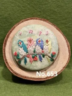 くるみボタン刺繍ヘアゴムorブローチ　小鳥の合唱団　鳥刺繍　メルヘン
