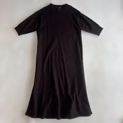 【新品未使用】23区 ヴィスコースストレッチ パフスリーブ ニットワンピースのサムネイル