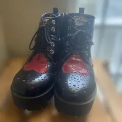 ハート装飾の黒レザーブーツ YOSUKE