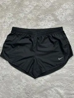 Nike ブラック ショートパンツ Mサイズ