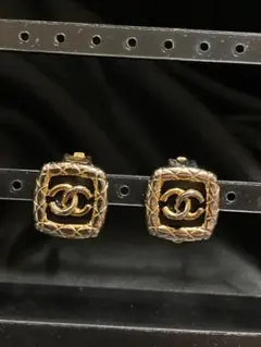 シャネル マトラッセ ココマーク スクエア イヤリング ゴールド
