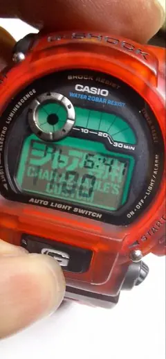 電池新品★CASIO G-SHOCK DW-9000　シャア専用　ガンダムのサムネイル