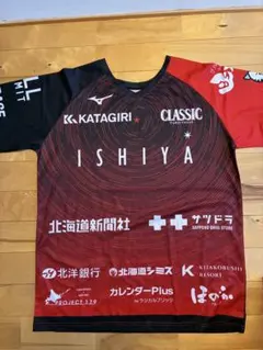 コンサドーレMizuno サッカー　シャツ 赤黒 スポンサー付き