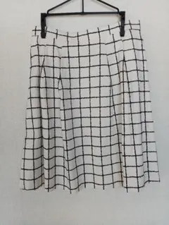 (新品タグ付き)クイーンズコートホワイトとブラックのチェック柄フレアスカート