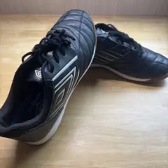 Umbro フットサルシューズ ブラックのサムネイル