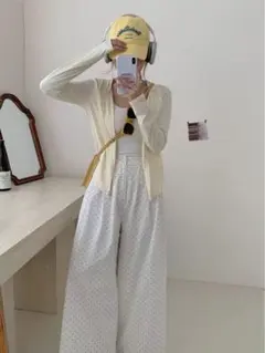 フード付きクリーム色クロップドカーディガン