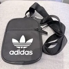 adidas ブラック ショルダーバッグ　アディダス