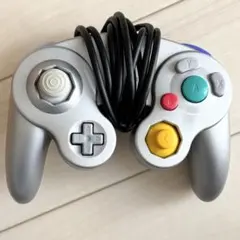 【送料込み】Nintendo ゲームキューブコントローラー シルバー