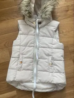 【美品】H&M フード付きダウンベスト 122/128