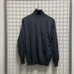 UNIQLO ダークグレー タートルネック セーター