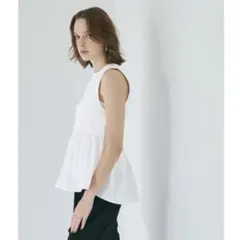 【新品未使用タグ付】 coca ペプラムトップス ノースリーブ M ホワイトのサムネイル