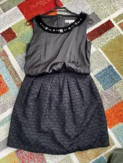 ノースリーブ黒ひざ丈ワンピース　パーティ