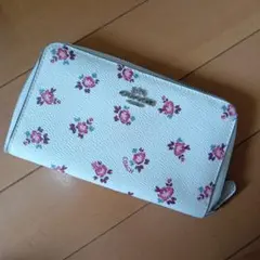 COACH 二つ折り財布 花柄 ホワイトのサムネイル
