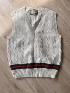 アイボリー ケーブル編み ニットベスト