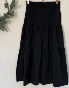 【stradivarius】ブラック ボタン付きティアードロングスカート