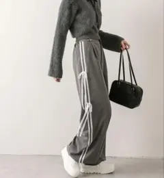 オリーブデオリーブ　サイドラインワイドスラックスパンツ　チャコールグレー