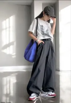 ダークグレー ワイドパンツ プリーツデザイン