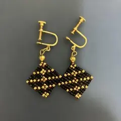 ハンドメイドデリカビーズ織スクエア イヤリング