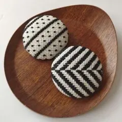 こぎん刺し　ハンドメイドブローチ　モノクロ