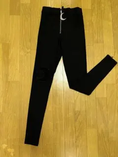 黒 スキニーパンツ 月のモチーフ付き　シースルームーンデザイン