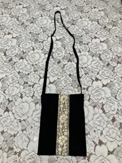 ハンドメイド 黒いポシェット 花柄刺繍