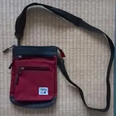 赤と紺、黒の小物ショルダーバッグ