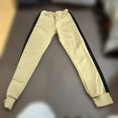 ベージュと黒のストライプロングパンツ