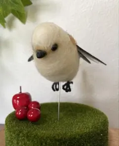 飛んでるシマエナガ ＊のサムネイル