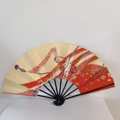 日本舞踊用 赤とクリーム色の舞扇子