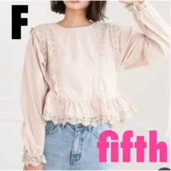 fifth フィフス　フラワーレースコットンフリルブラウス　ベージュ　フェミニン