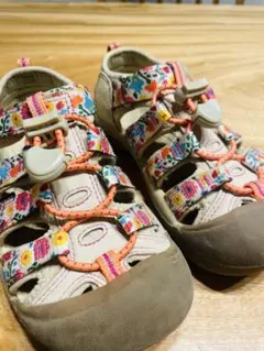 KEEN 花柄キッズサンダル 18.5㎝