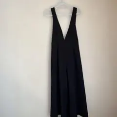 黒　サロペット パンツ　Vネックのサムネイル