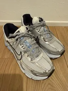 Nike zoom vomero 5 スニーカー　シルバー/ホワイト