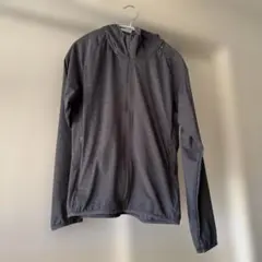 ユニクロ　　パーカー ダークグレー