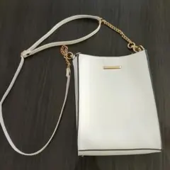 ホワイト ショルダーバッグ 合成皮革 ゴールド金具