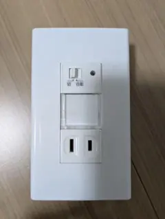 コスモシリーズワイド21 埋込明るさセンサ付ナイトライト　WTF4067W