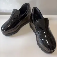 HILLS AVENUE オセアニア ウエーブソールパンプス エナメル 24 黒のサムネイル