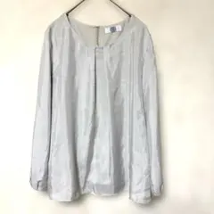 美品✨️【J.PRESS】光沢感 長袖 ブラウス シルバー系 オフィスカジュアルのサムネイル