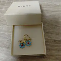 BEAMS 花デザイン ピアス 水色