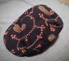 Grace 春物 ハンチング帽子 花柄 ペイズリー柄 刺繍入り 黒 ボタニカル柄
